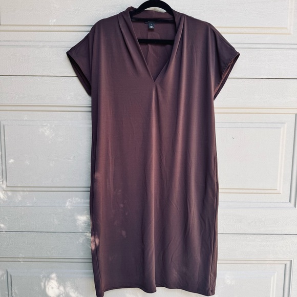 Halogen Dresses & Skirts - Elegant V-Neck Sheath Dress